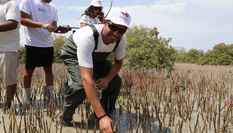 موظفو توتال إنرجيز