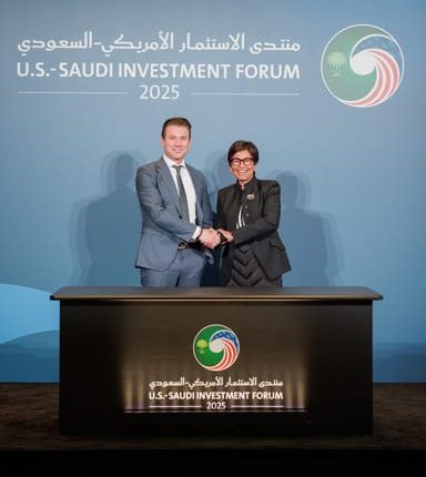 شراكة بين AWS