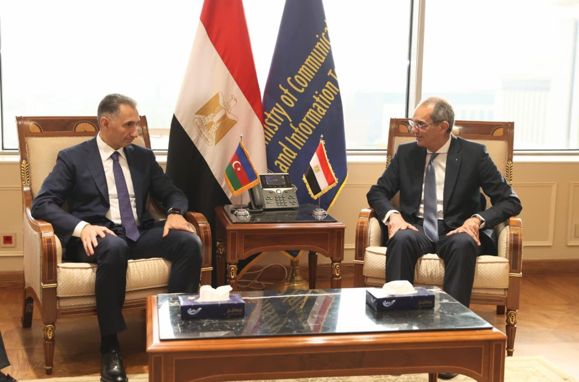 وزير الاتصالات