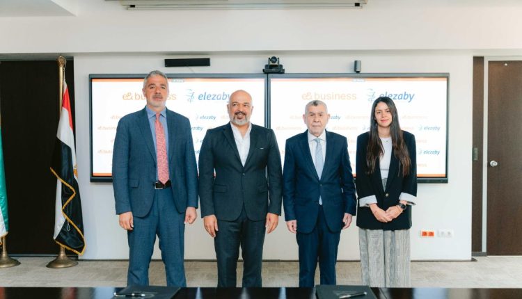 تعاون بين e& busines