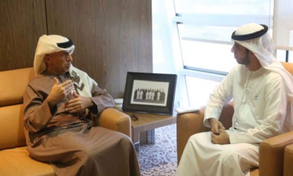 الكاتب الإماراتي