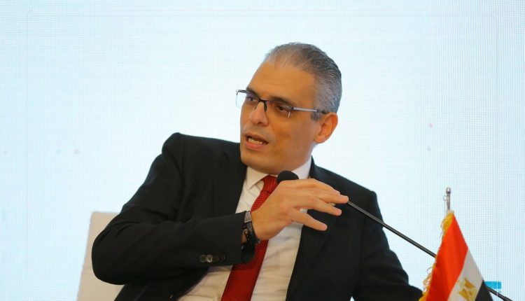 الدكتور أحمد منصور