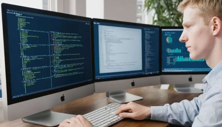 وزير الاتصالات المصري