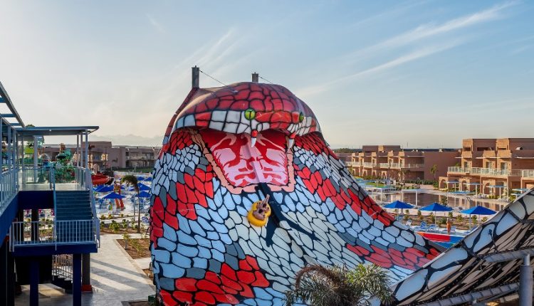 احتفالا بعيد