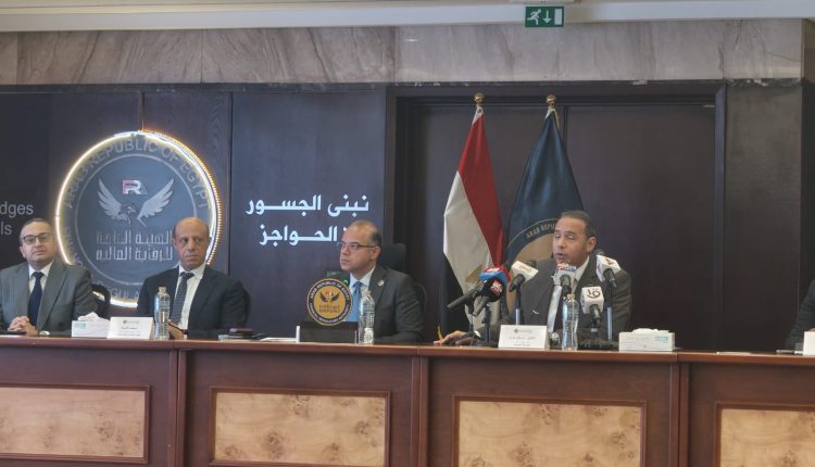 الدكتور إسلام عزام