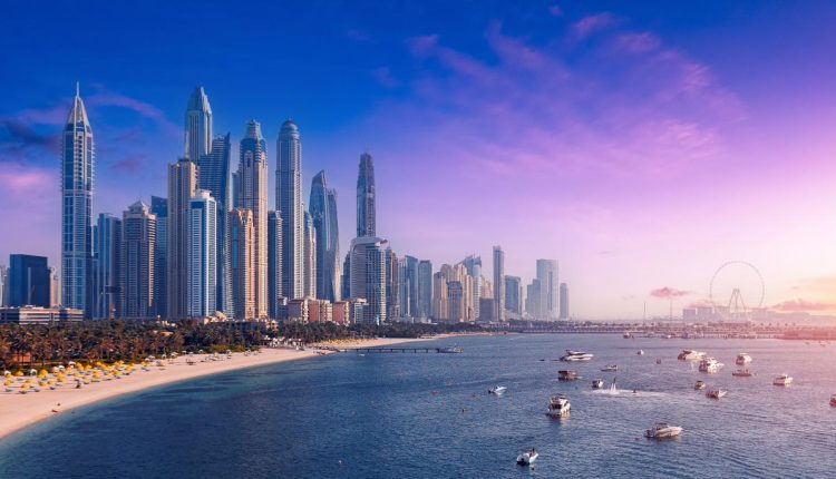 شباب إماراتيون