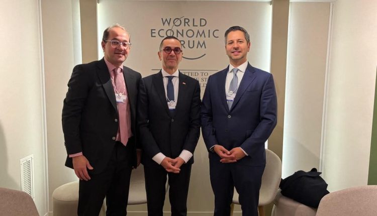 الاستثمار و المالية