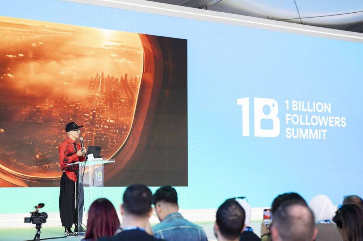 قمة المليار متابع