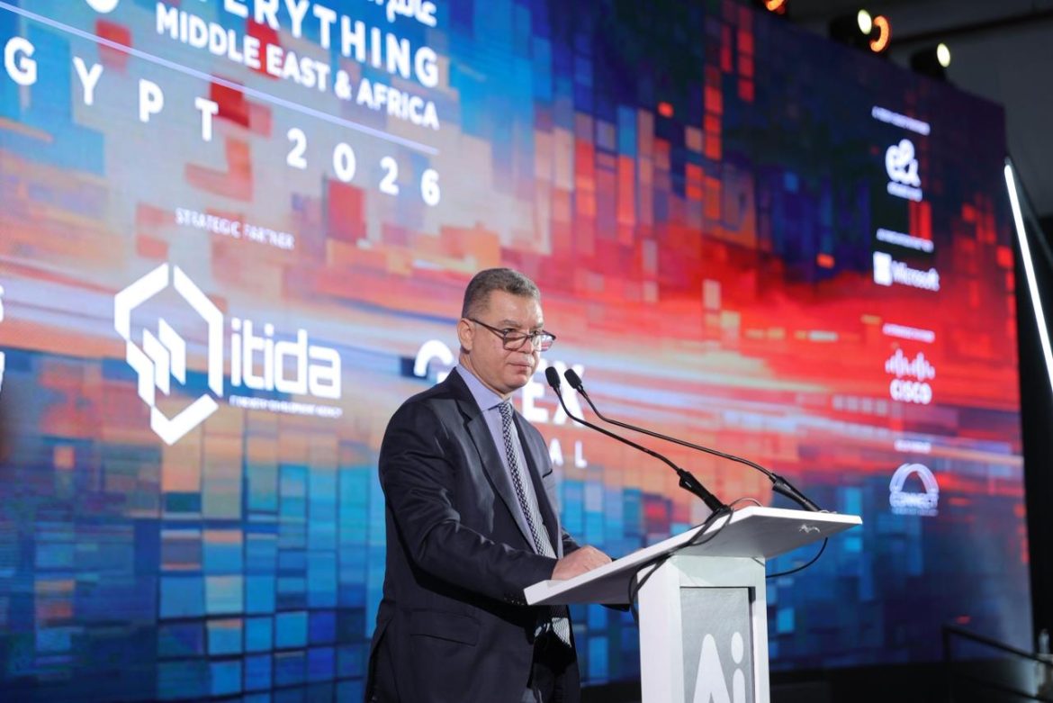 وزير الاتصالات المصري