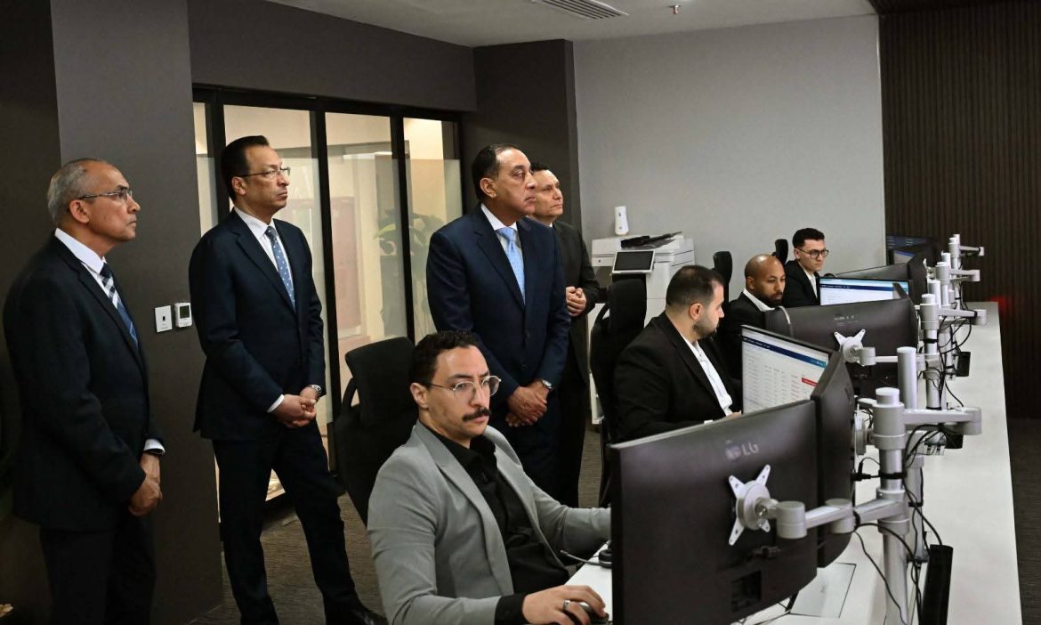 وزير الاتصالات المصري